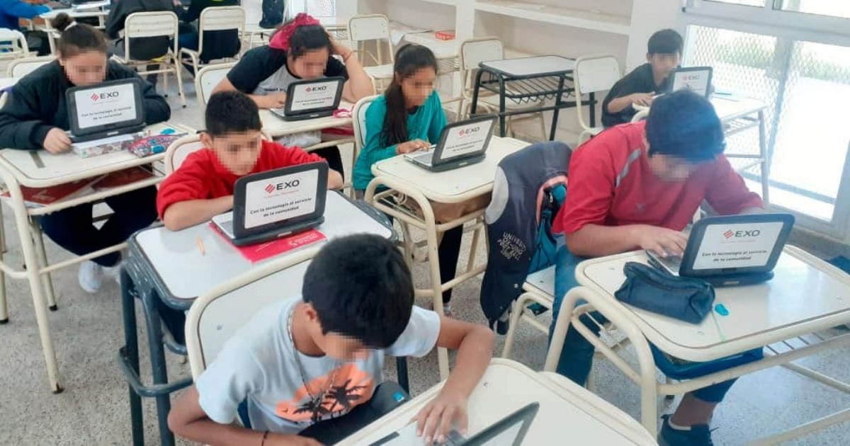 EXO dona netbooks a Escuela 4160 del Paraje Rancho El Ñato  en Salta