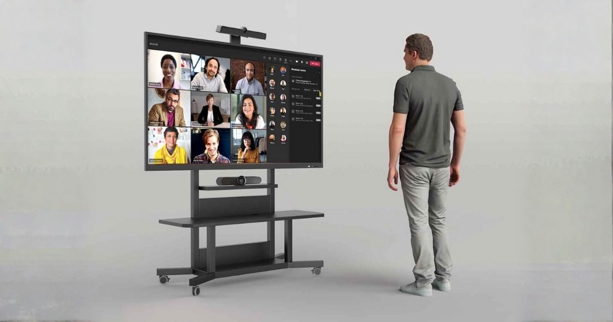 Equipo Interactivo EXO Touch para la comunicación entre integrantes remotos y presenciales