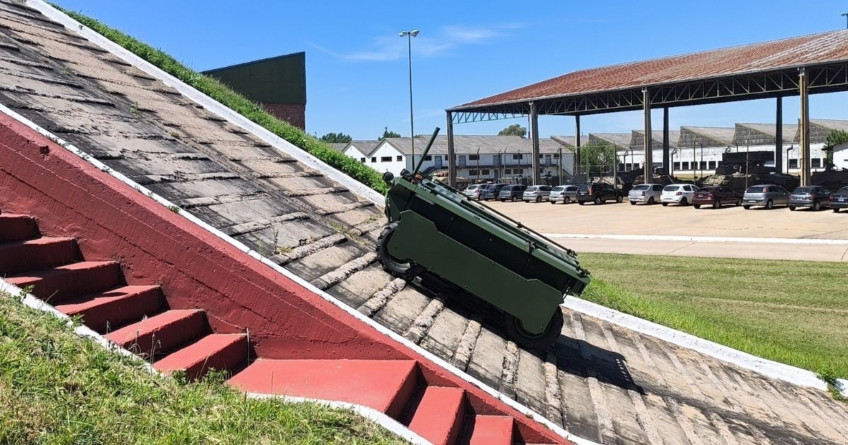 El UGV Multipropósito de EXO superó la prueba de pista de tanque en Boulogne